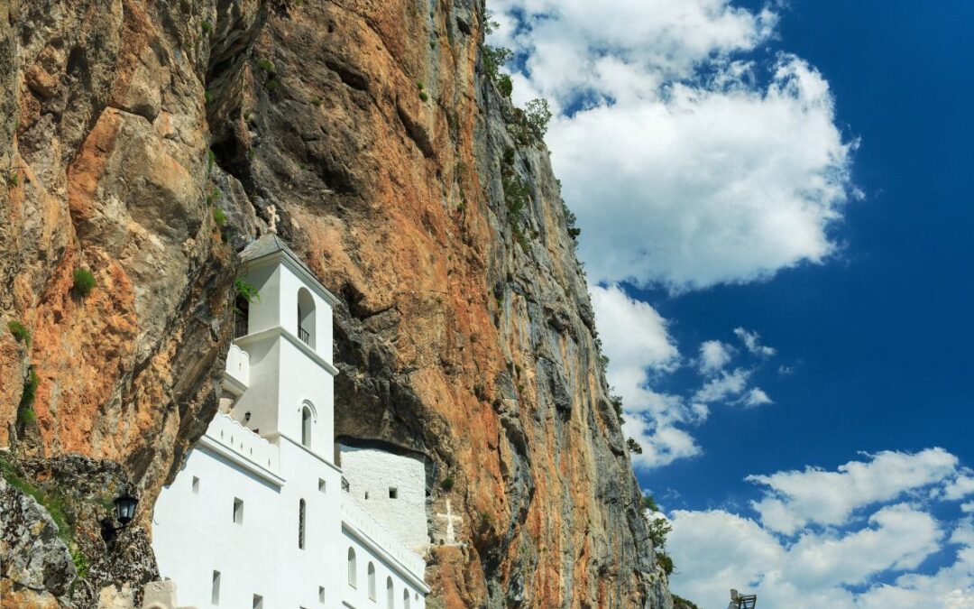 Il monastero di Ostrog Montenegro, cultura e montagna