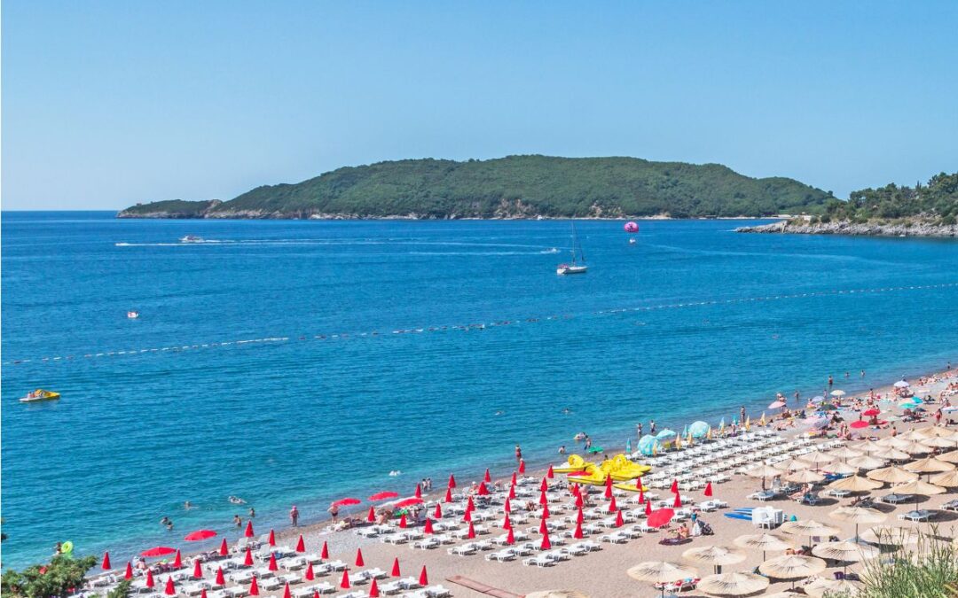 La spiaggia Becici a Budva una tappa obbligata