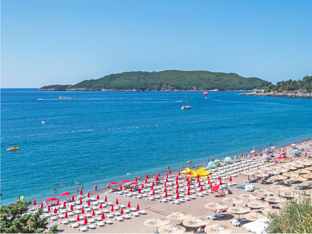 La spiaggia di Becici Budva